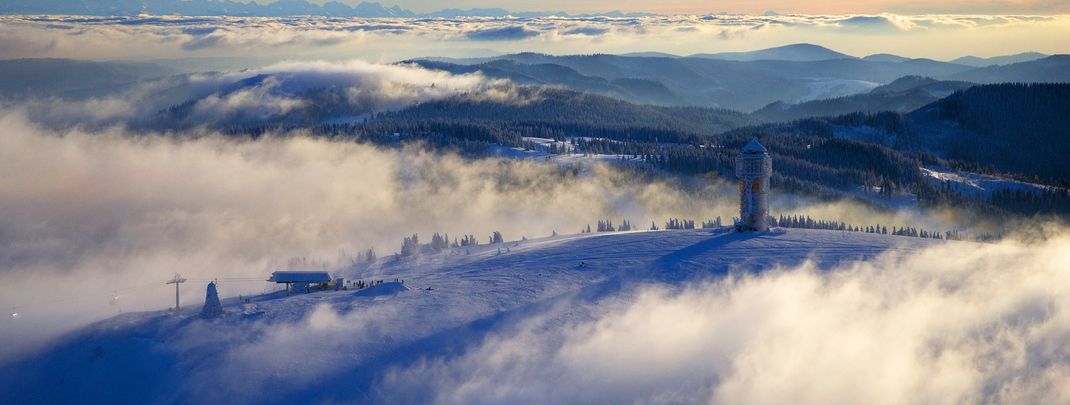Der Feldberg ist mit 1.493 Metern der höchste Berg in Baden-Württemberg.
