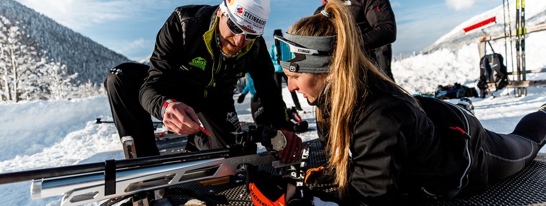 Beim Gästebiathlon kann sich jeder mal im Zielen und Schießen versuchen und danach sogar vielleicht am Volksbiathlon teilnehmen.