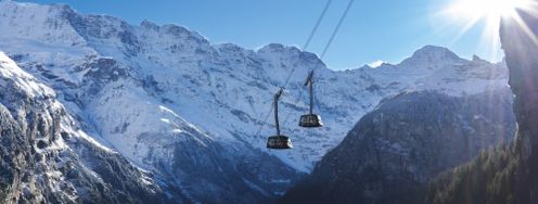 The world’s steepest gondola lift provides a direct connection between the Lauterbrunnen Valley and the mountain village of Mürren.