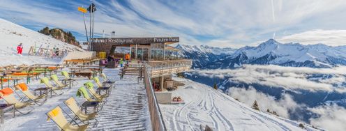 Perfekt für Selfies sind die Liegestühle am Panorahma Restaurant am Penken.