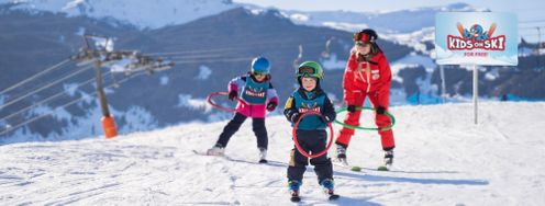 Die Initiative „Kids on Ski“ bringt Kinder auf die Skipiste.