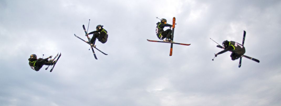 Auf dem Fridge Festival zeigen Skifahrer besondere Stunts