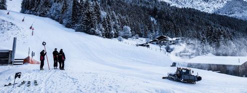 Letzte Vorbereitungen an der Kandahar-Abfahrt