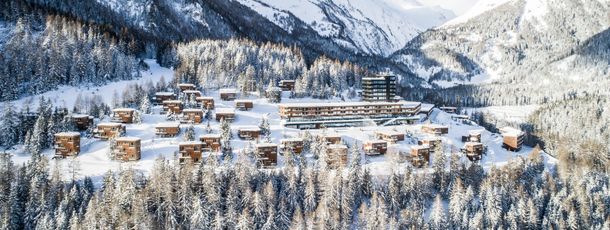 Sowohl Zimmer und Suiten als auch zahlreiche Luxus-Chalets werden im Gradonna ****s Mountain Resort angeboten.