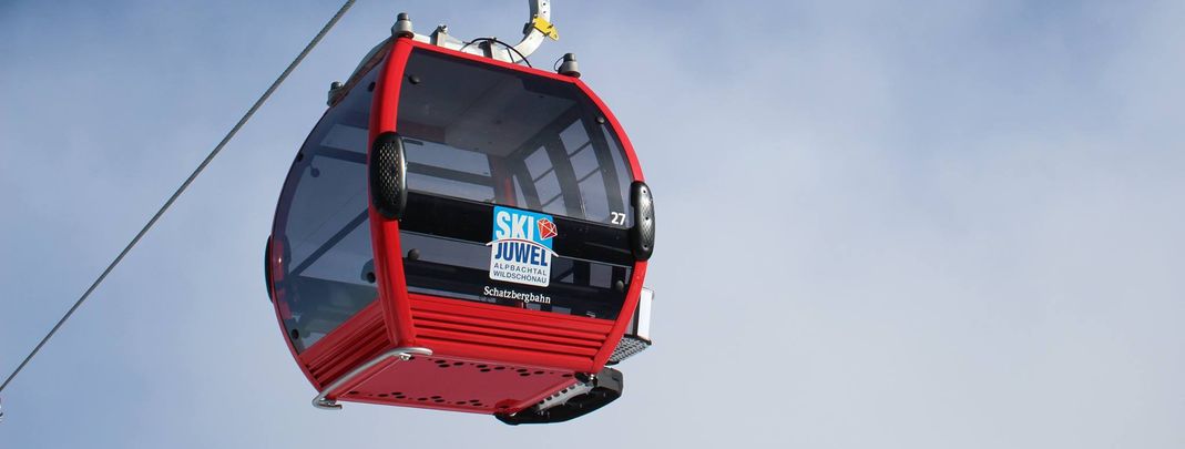Rote Gondeln für die neue Schatzbergbahn im Ski Juwel Alpbachtal Wildschönau