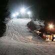 Eine der zahlreichen Flutlichtabfahrten im Skiliftkarussel Winterberg.