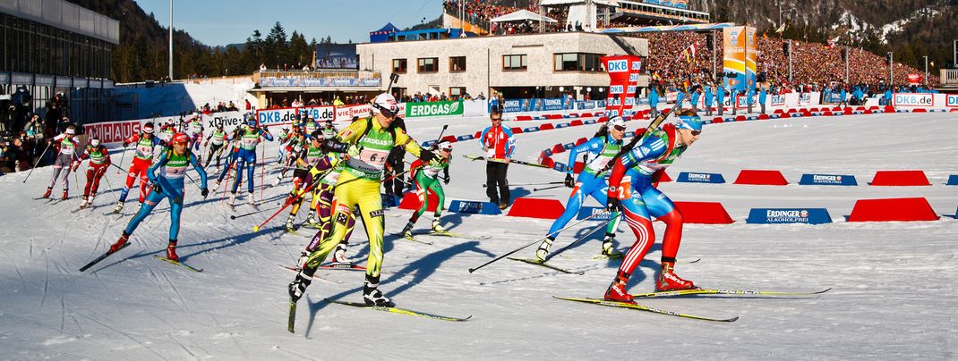 In Staffelrennen sowie bei Massenstarts wird gleichzeitig im Stadion gestartet.