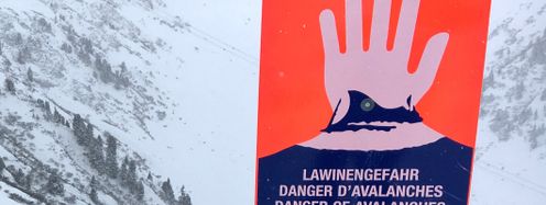 Die Lawinengefahr ist sehr hoch. Macht keine Ausflüge ins freie Gelände!