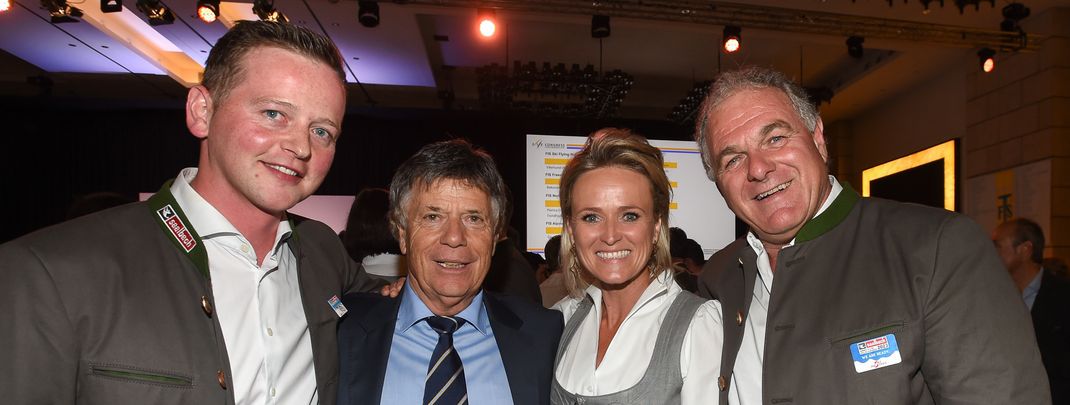 Sie blicken optimistisch in die Zukunft (v.l.): Alois Hasenauer (Bürgermeister Saalbach), Peter Schröcksnadel (ÖSV-Präsident), Alexandra Meissnitzer (ehemalige Skirennläuferin) und Bartl Gensbichler (Präsident des Salzburger Landesskiverbandes).