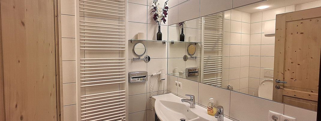 Modernes Badezimmer in Drei Türme Apartements in Tschagguns