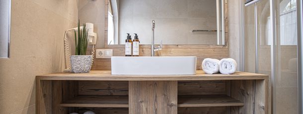 neues Bad mit Dusche und separates WC