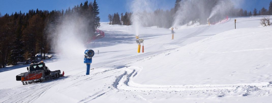 Am Kronplatz wird kräftig beschneit - am Samstag wird in die neue Saison gestartet.