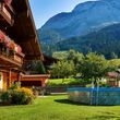 Pool und Schaukel