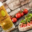 Bruschetta und Martinsbräu von der hauseigenen Bierbrauerei