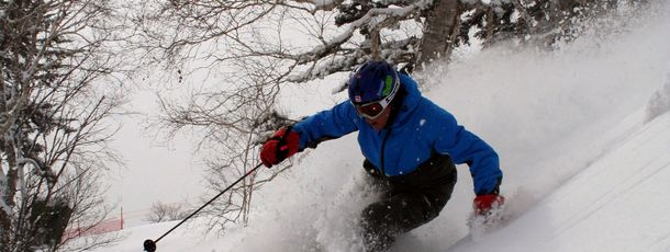 Im Skigebiet fällt jährlich bis zu 9 Meter Pulverschnee.