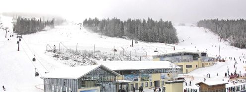 Blick auf die Talstation am Arber, den Einstieg ins Skigebiet.