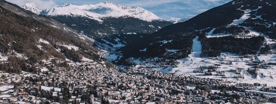 Bormio liegt mit seinen knapp 3000 Einwohnern in der Lombardei. Auf der Stelvio Piste finden alle fünf Olympiarennen der Herren statt.