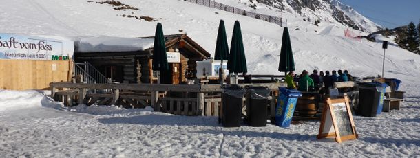 Perfect place for Après Ski: the bar Goldgräber at the gondola Rothornbahn!