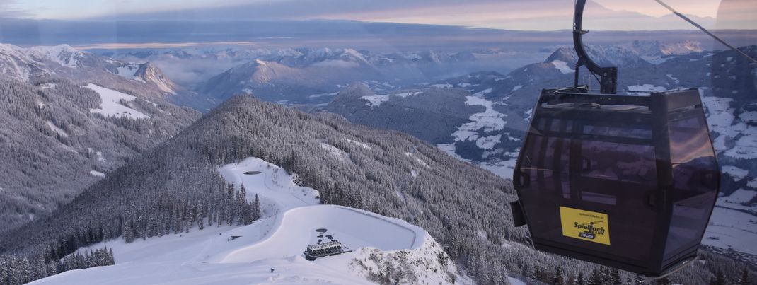10 Personen fassen die von Pininfarina designten Gondeln.