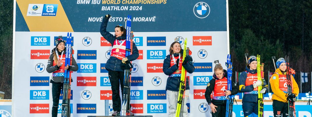 Julia Simon gewinnt die Verfolgung. Franziska Preuß landet auf Platz 6.