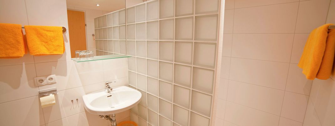 Badezimmer mit Dusche