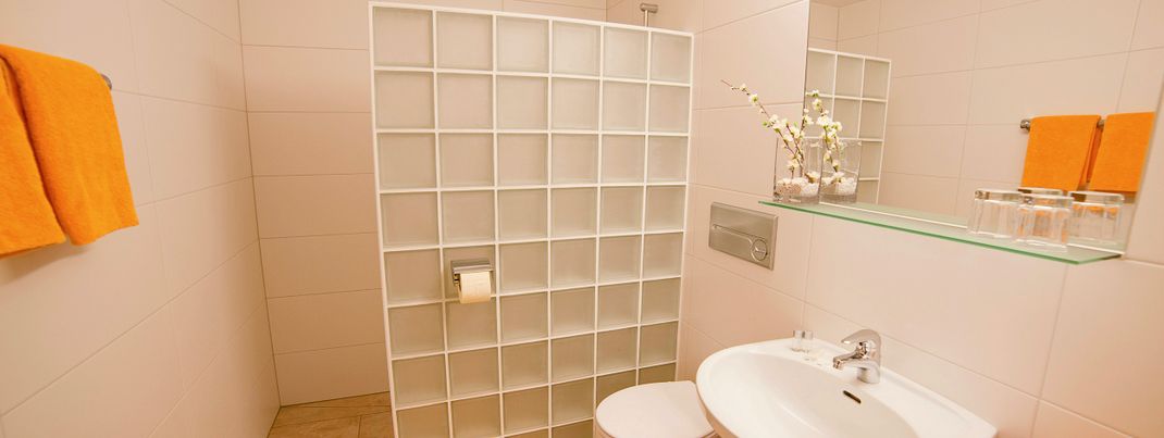 Badezimmer mit Dusche