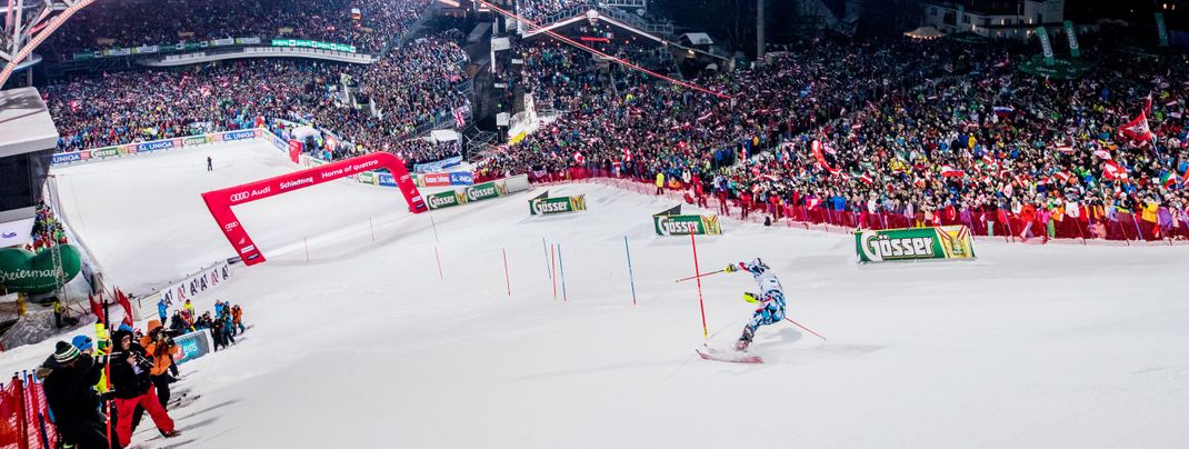 Bis zu 50.000 Zuschauer sorgen für eine riesige Stimmung.