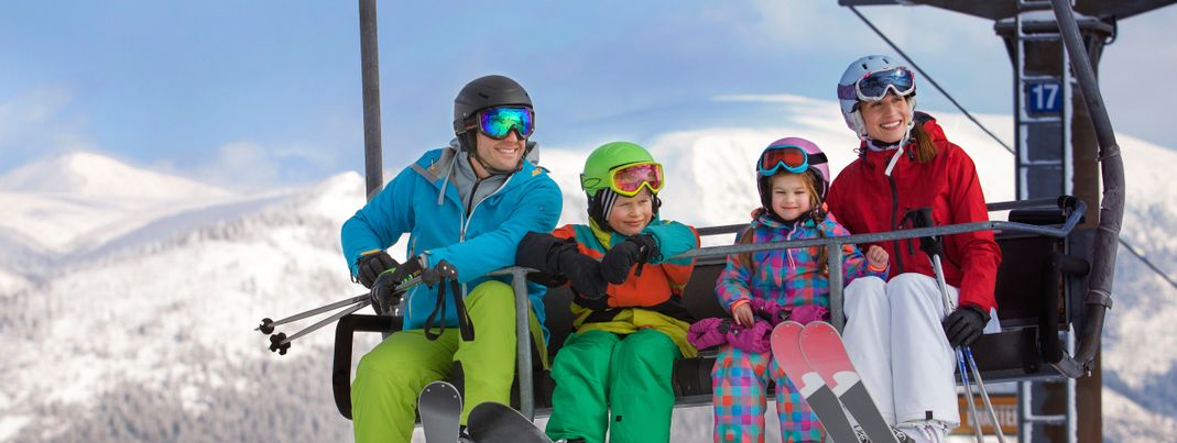 Vor allem Familien schätzen die günstigen Preise in tschechischen Skigebieten.