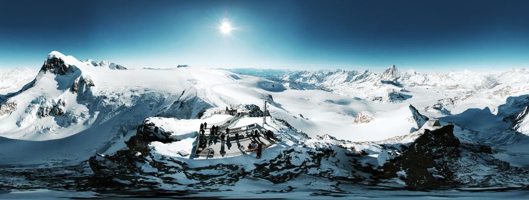 Eine atemberaubende Aussicht hast du auf der Plattform Matterhorn Glacier Paradise in Zermatt.