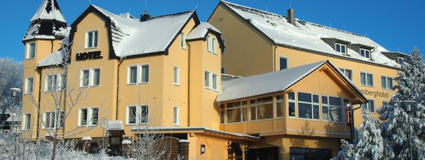 Schlossberghotel Oberhof Aussenansicht im Winter