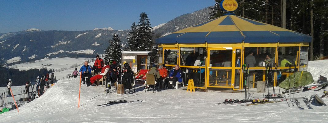 Freunde des Après-Skis treffen sich in Annaberg an der freeride-BAR