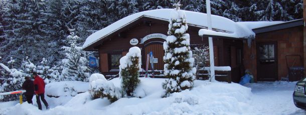 In der Gaststätte Pfeffermühle am Campingplatz im Tal gibt es Gerichte für den großen und den kleinen Hunger.