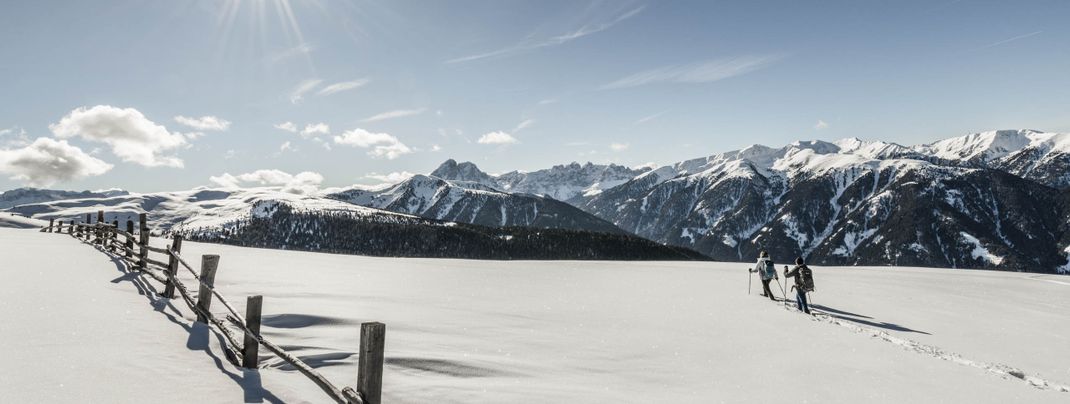 Unberührter Schnee so weit das Auge reicht: Schneeschuhwandern auf der Lüsner Alm