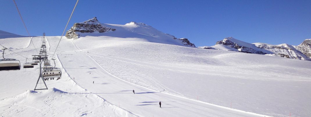 The slopes are always well groomed – like the runs at Furggsattel seen in the picture