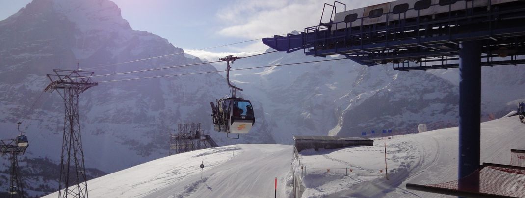 Blick auf die Gondel Grindelwald -First