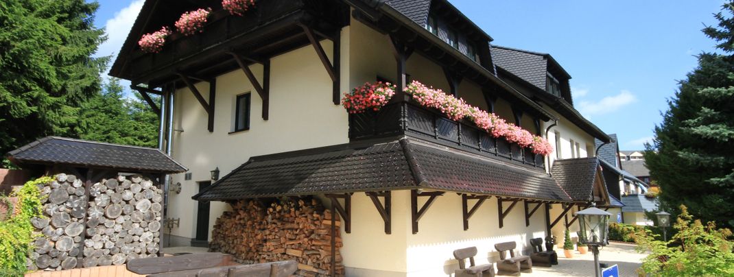 Frontansicht Appartementhaus am Fichtelberg