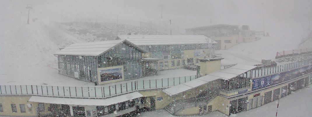 Dichtes Schneetreiben am Freitagmittag am Arber im Bayerischen Wald.