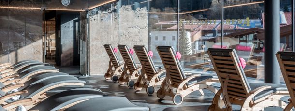 Ruhebereich Sauna mit Ausblick die berge lifestyle hotel Sölden