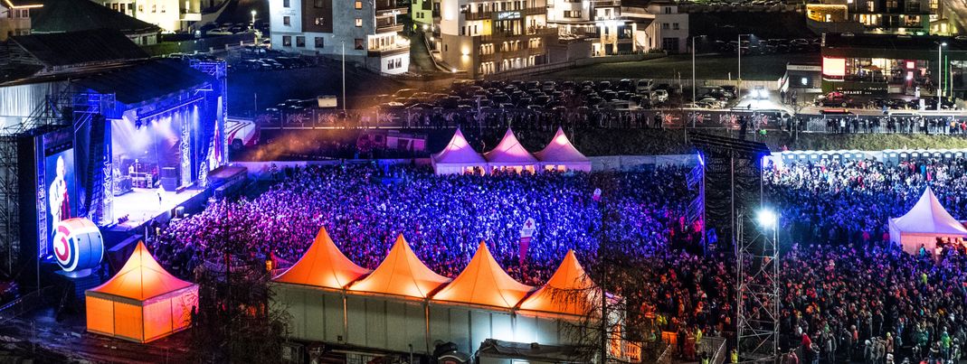 Auf dem Sportplatz in Ischgl wird das Opening-Konzert von Seeed um 18 Uhr starten.