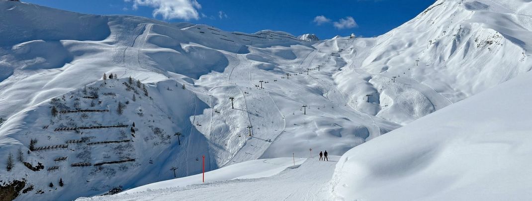 Selbst im Frühjahr herrschen oft noch Pulverschneebedingungen, wie hier auf den höher gelegenen Pisten an der Oberen Scheidbahn.