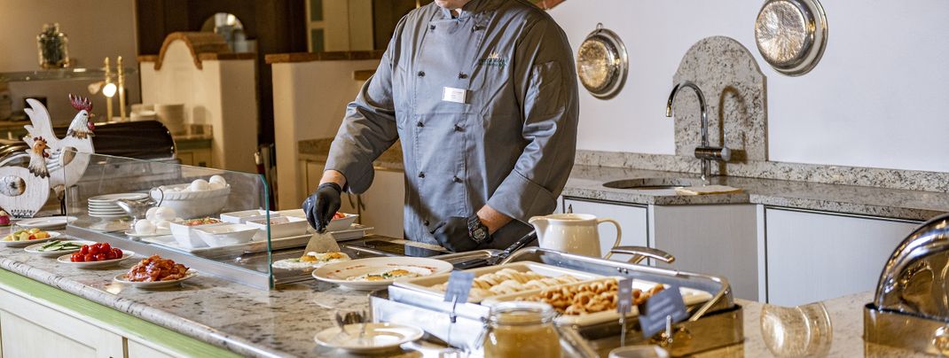 Frische Eiergerichte am Frühstücksbuffet