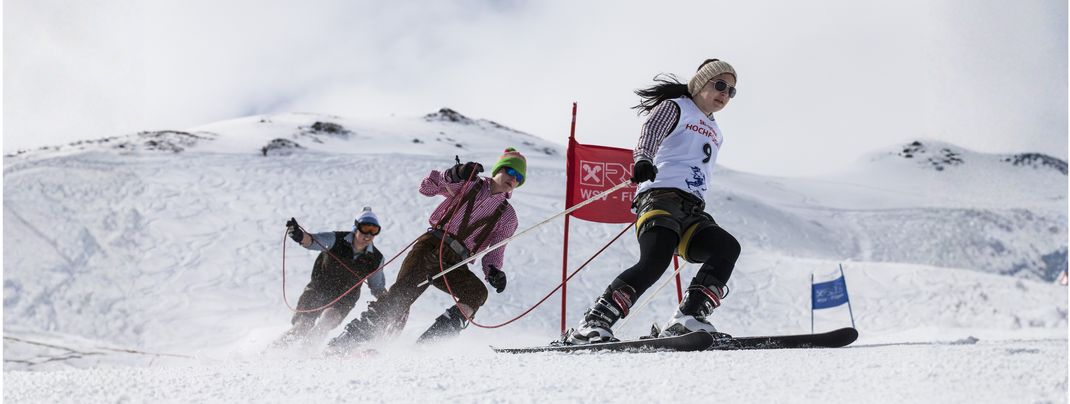 Der Kleiderwahl sind beim Seilrennen in Hochfügen keine Grenzen gesetzt.