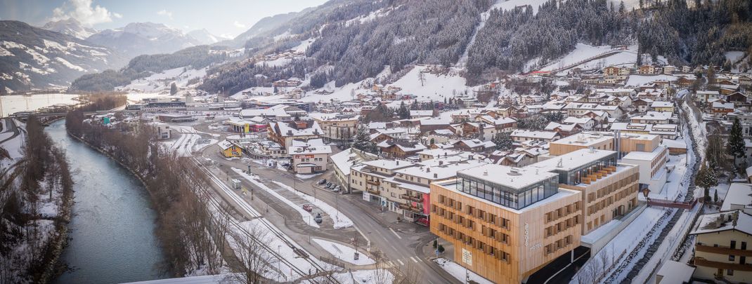 Außenansicht Explorer Hotel Zillertal im Winter