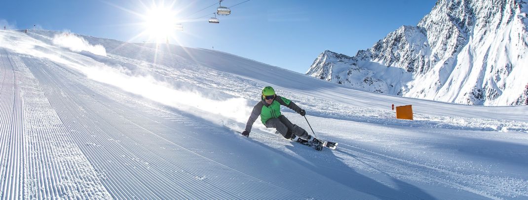 Für das Carven eignen sich besonders breite Pisten, die gut präpariert und nicht zu eisig sind, wie hier im schneesicheren St. Jakob in Osttirol.
