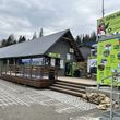 The ticket office is located directly next to the piste at the bottom station.