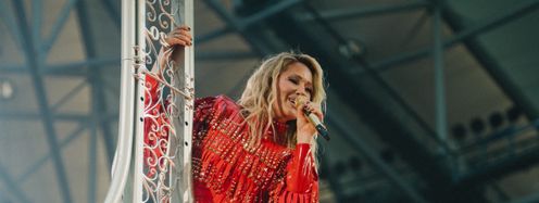 Helene Fischer will perform in Schladming on December 11 in an intimate setting, without the elaborate production of her stadium shows.