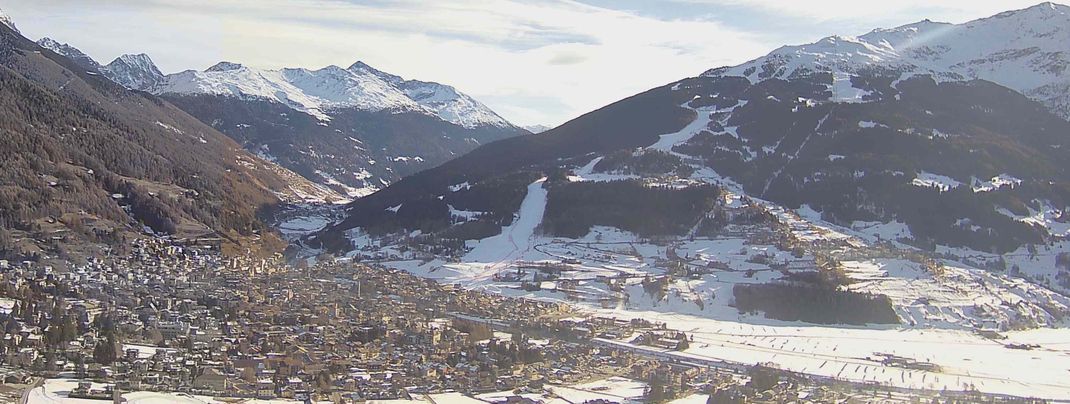 Die Weltcupabfahrt endet direkt in Bormio, wie man gut auf dieser Webcam sehen kann.