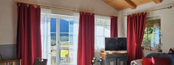 Wohnzimmer Südbalkonwohnung mit Blick auf die Berge