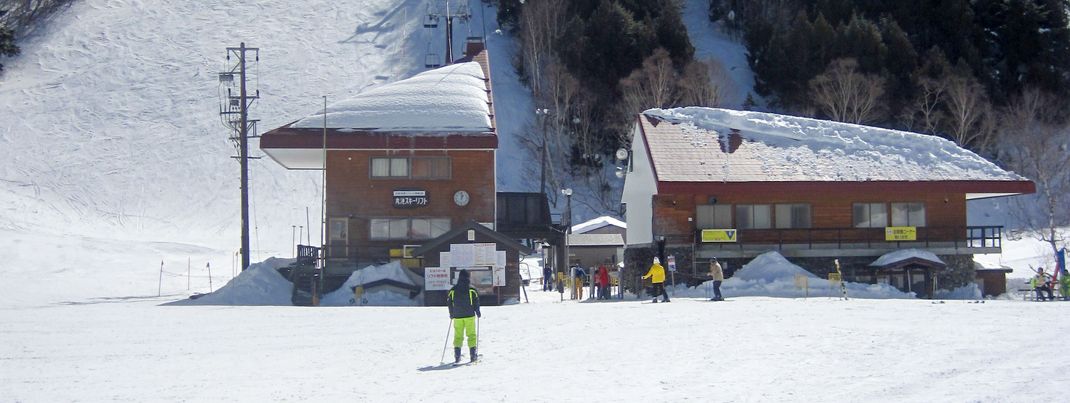 The Maruike ski area is a good starting point for beginners.