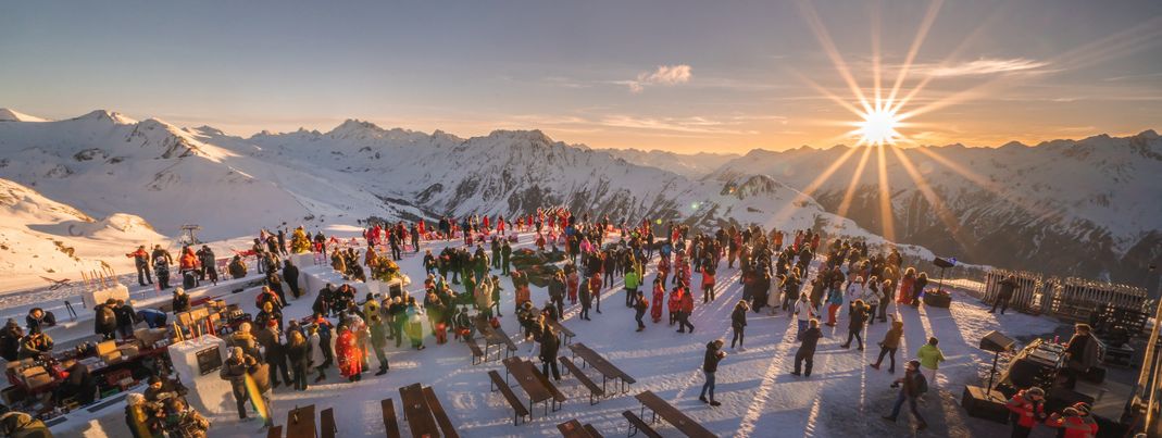 Konzerte und Sundowner-Events stehen in Ischgl im April auf dem Programm.